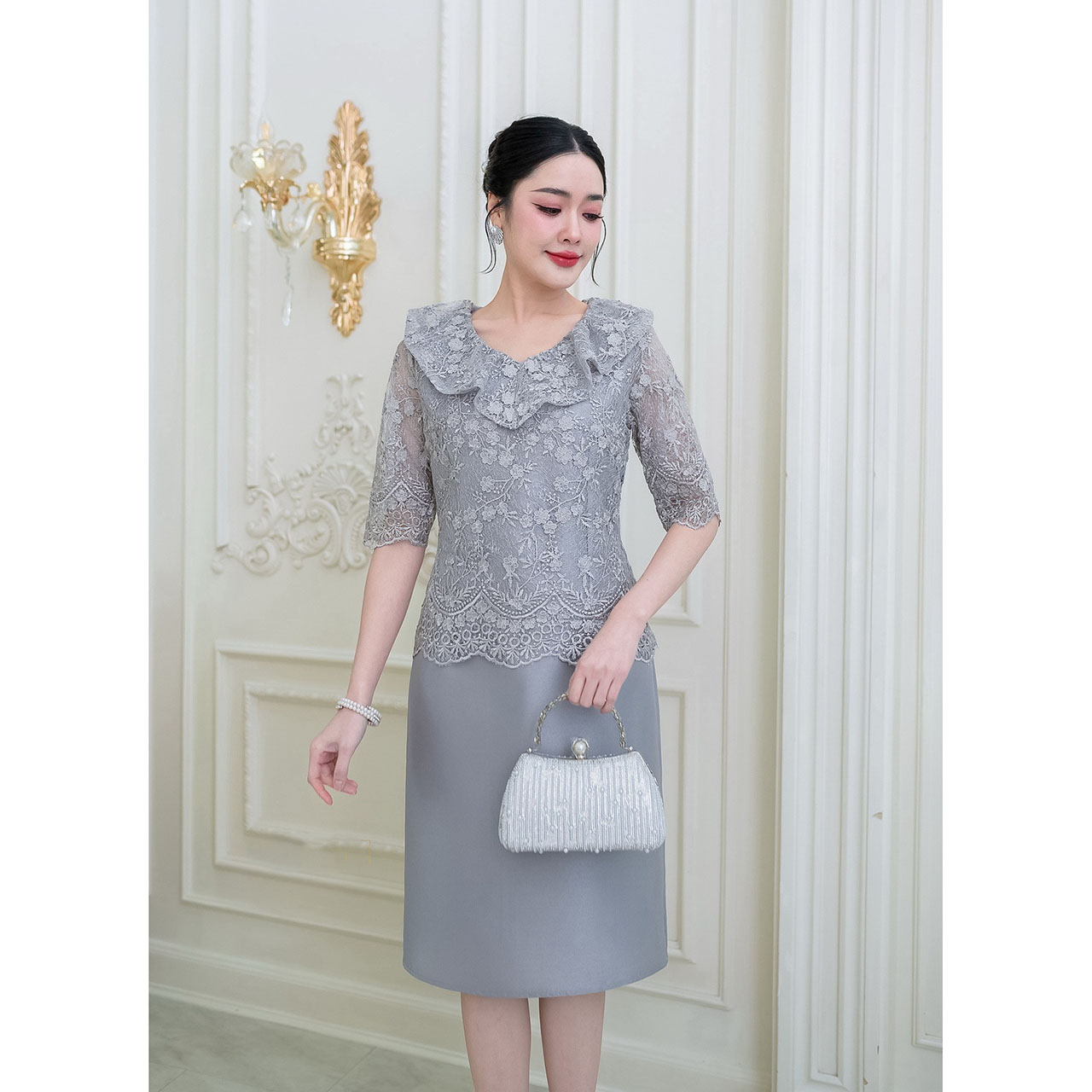 kudapy เดรสสั้นสีดำ/สีเทา ผ้าไหมส ดีไซน์ด้านบนเป็นผ้าลูกไม้ใยบวบลายสวย ช่วงคอเสื้อเป็นคอวีแต่งระบายรอบคอ