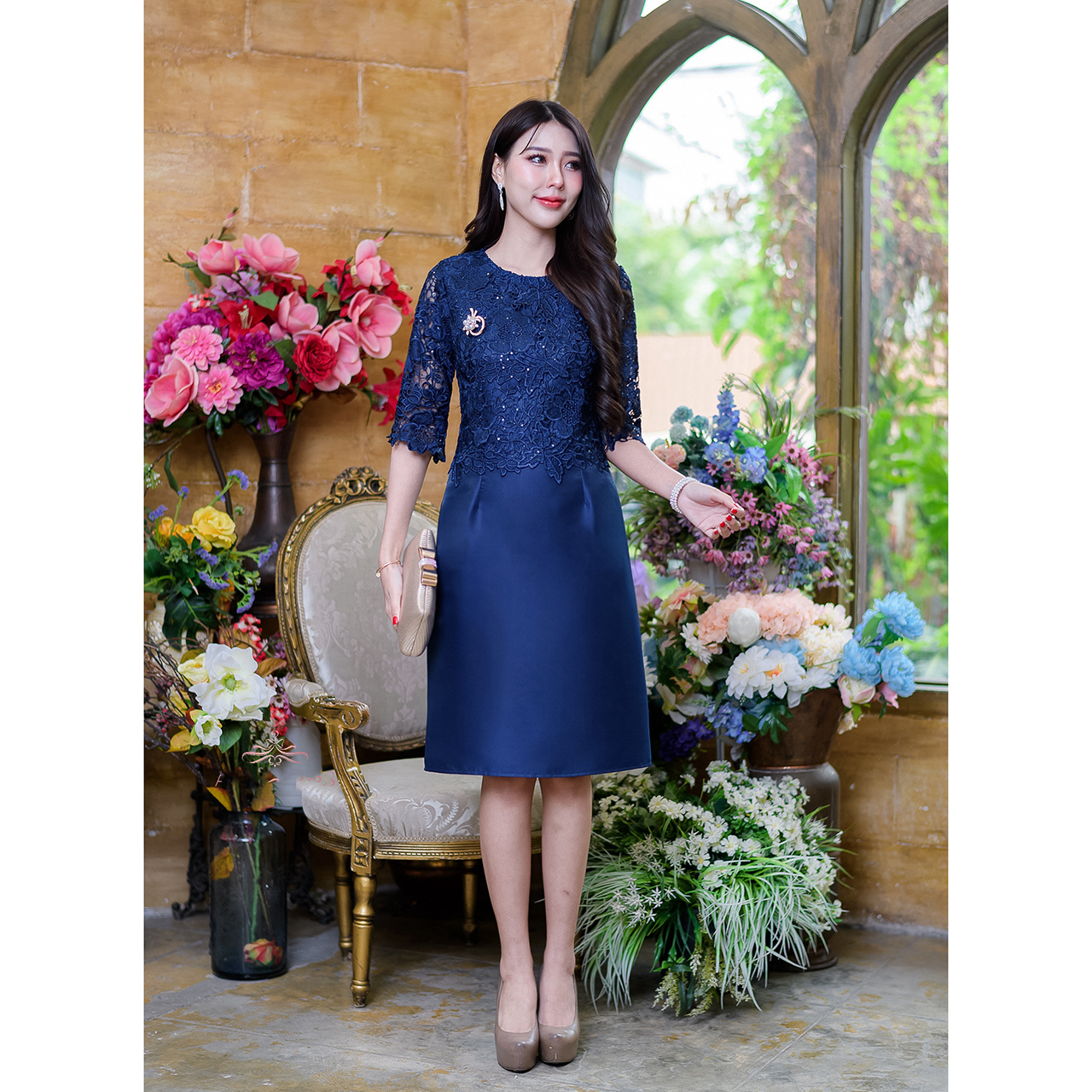 kudapy เดรสสั้นสีกรม/สีเขียว/สีน้ำตาลทอง/สีเหลืองทอง ผ้าไหมคลุมลุกไม้แขนศอก เป็นลูกไม้เงาปักเลื่อมเป็นเลื่อมใส่เม็ดเล็ก