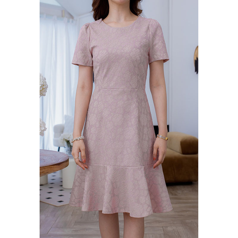 kudapy เดรสสั้นสีครีม/สีชมพู ลูกไม้อัดกาว สวยเรียบหรู ทรงคลาสสิค ลูกไม้ลายสวย โทนสีสวยหวาน