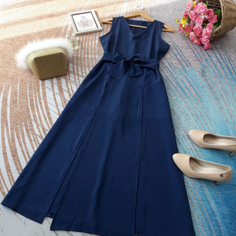 kudapy จั๊มสูทขาสั้นสีแดง ขาว ครีม กรม น้ำตาล ดำ คอวีแขนกุด ดีเทลแต่งผ่ายาวผ่าด้านหน้า ขาสั้นด้านใน มีซิปซ่อนด้านหลัง มีเชือกแยกสำหรับผูกเอว 1 เส้น