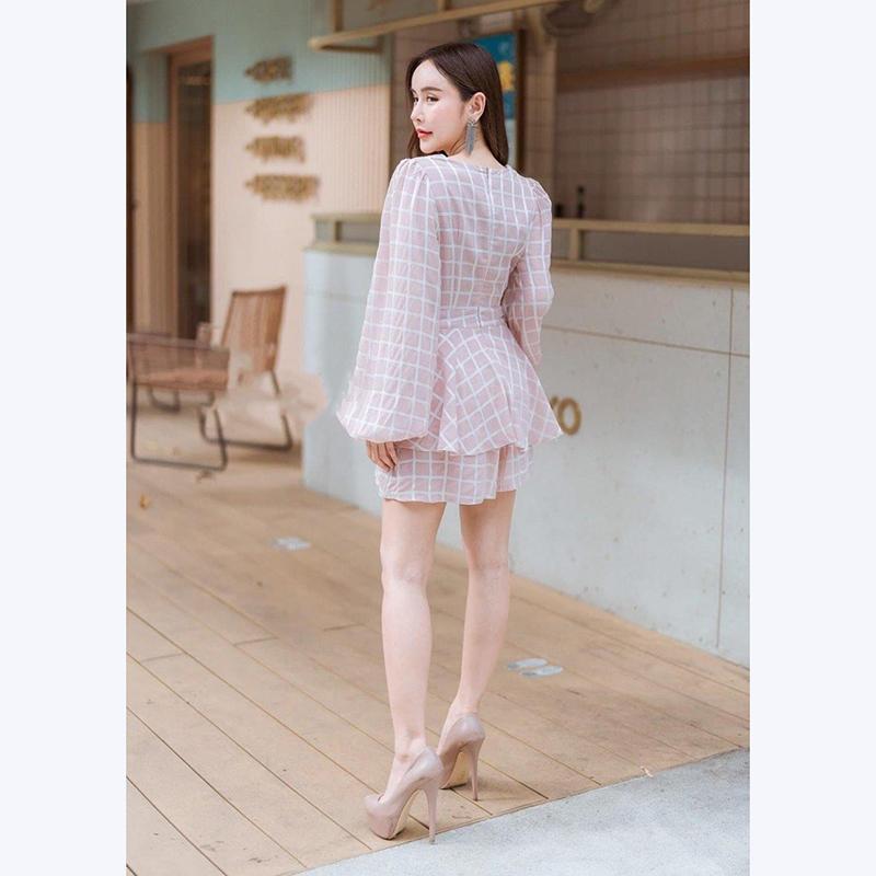kudapy จั้มสูทสีชมพู,ฟ้า หวาน เนื้อผ้าลายตารางในตัว พริ้วๆ ใส่สบาย คอวีทบกัน