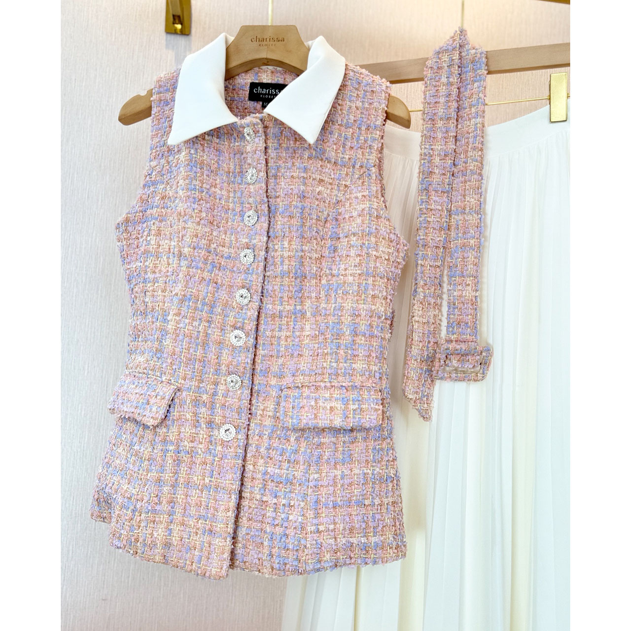 kudapy ชุดเซ็ททวิตปกขาวมาพร้อมกระโปรงยาว แถมฟรีเข็มขัด เสื้อใช้ผ้าทวิตทอพิเศษ มีซับในเป็นผ้าซาติน