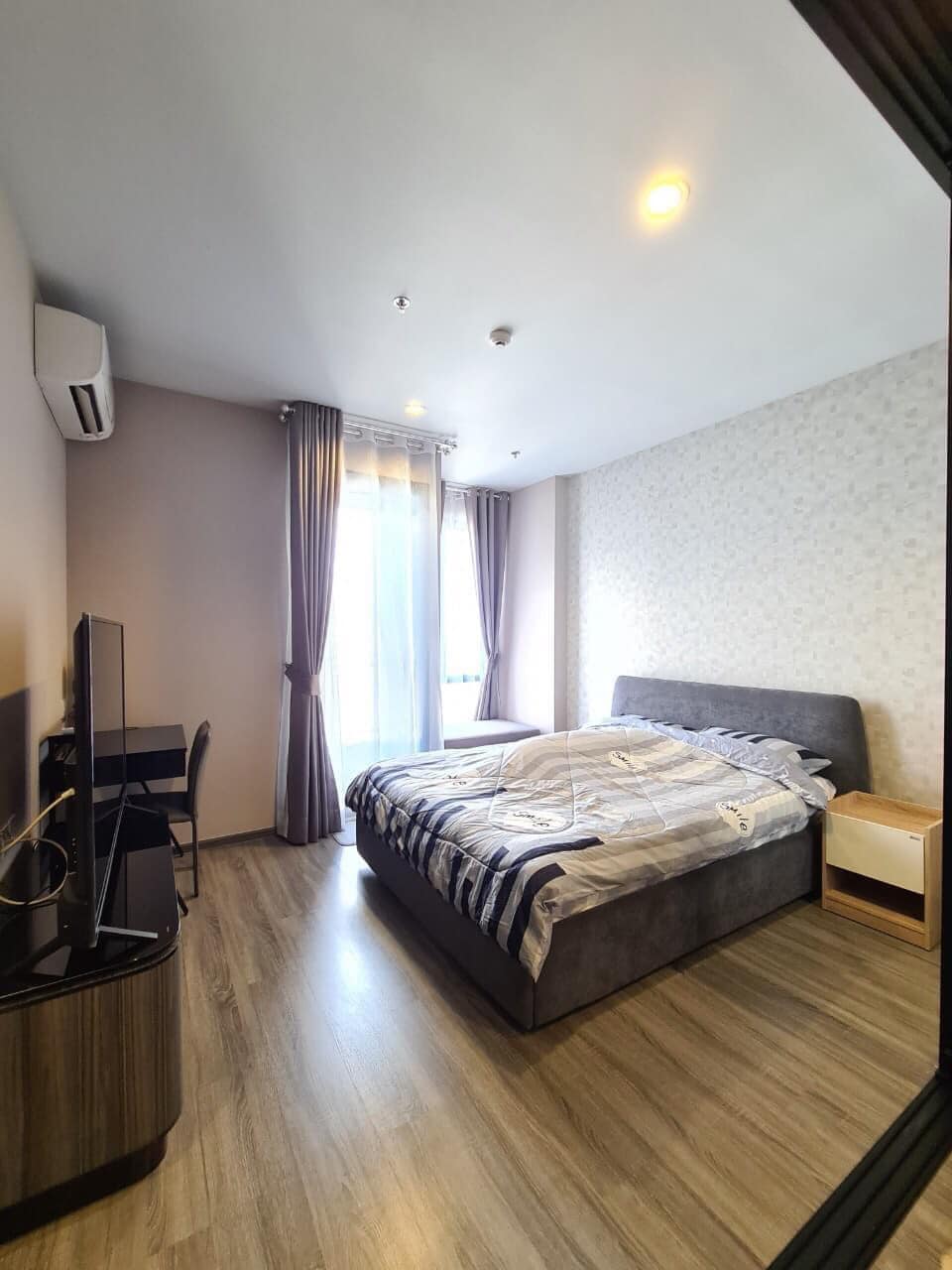 ปล่อยเช่า IDEO Mobi Rangnam (ไอดีโอ โมบิ รางน้ำ) - โซนพื้นที่ BTS อนุสาวรีย์ 1ห้องนอน 1ห้องน้ำ - ขนาดห้อง 35 ตรม. ชั้น 14 - ให้เช่า 24,000 ต่อเดือน