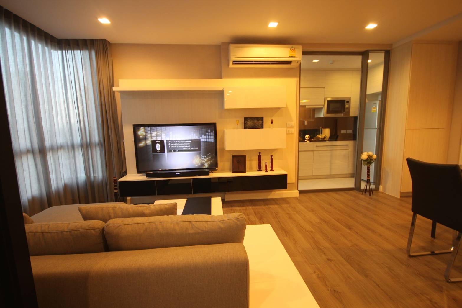 ให้เช่า The Room Sukhumvit 40 (เดอะ รูม สุขุมวิท 40) ชั้น7ทิศตะวันออก เฟอร์ครบ