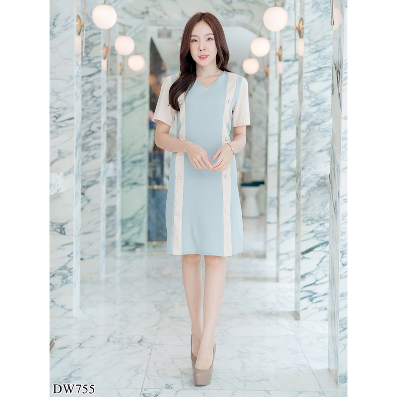 kudapy เดรสสั้นสีเขียว/สีชมพู/สีกรม คอวีแต่งกระดุมยาว 2 ข้างดูดี ใส่สบาย