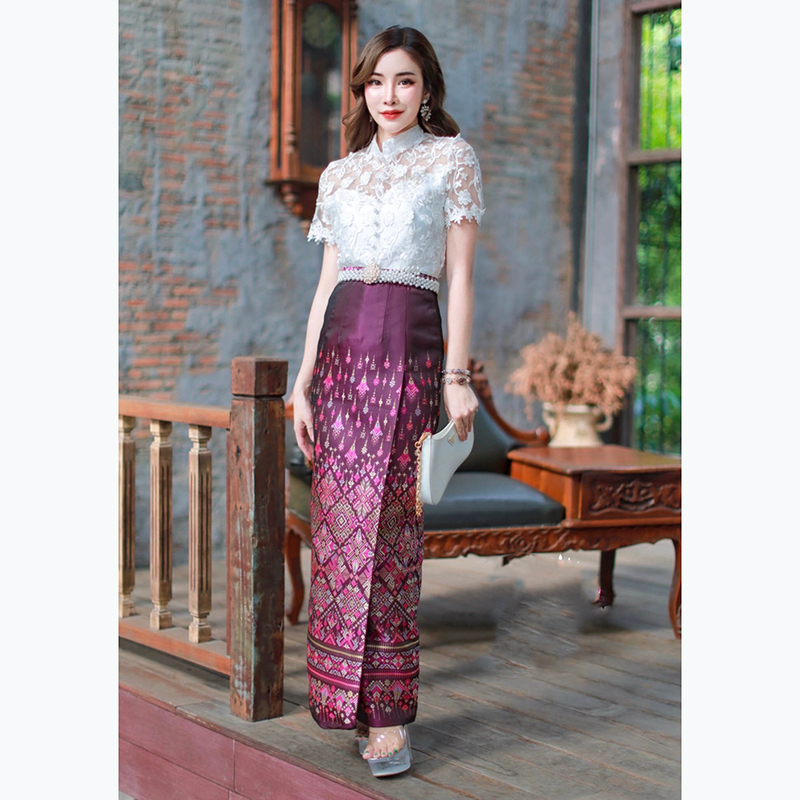 kudapy เซทลูกไม้ปัก 3D ดอกลอย ยกนูน คอจีน ซับใน 2 ชั้น อย่างดี แต่งมุขเรียงยาวถึงชายเสื้อ ซิปหลัง /ผ้าถุงสำเร็จรูป