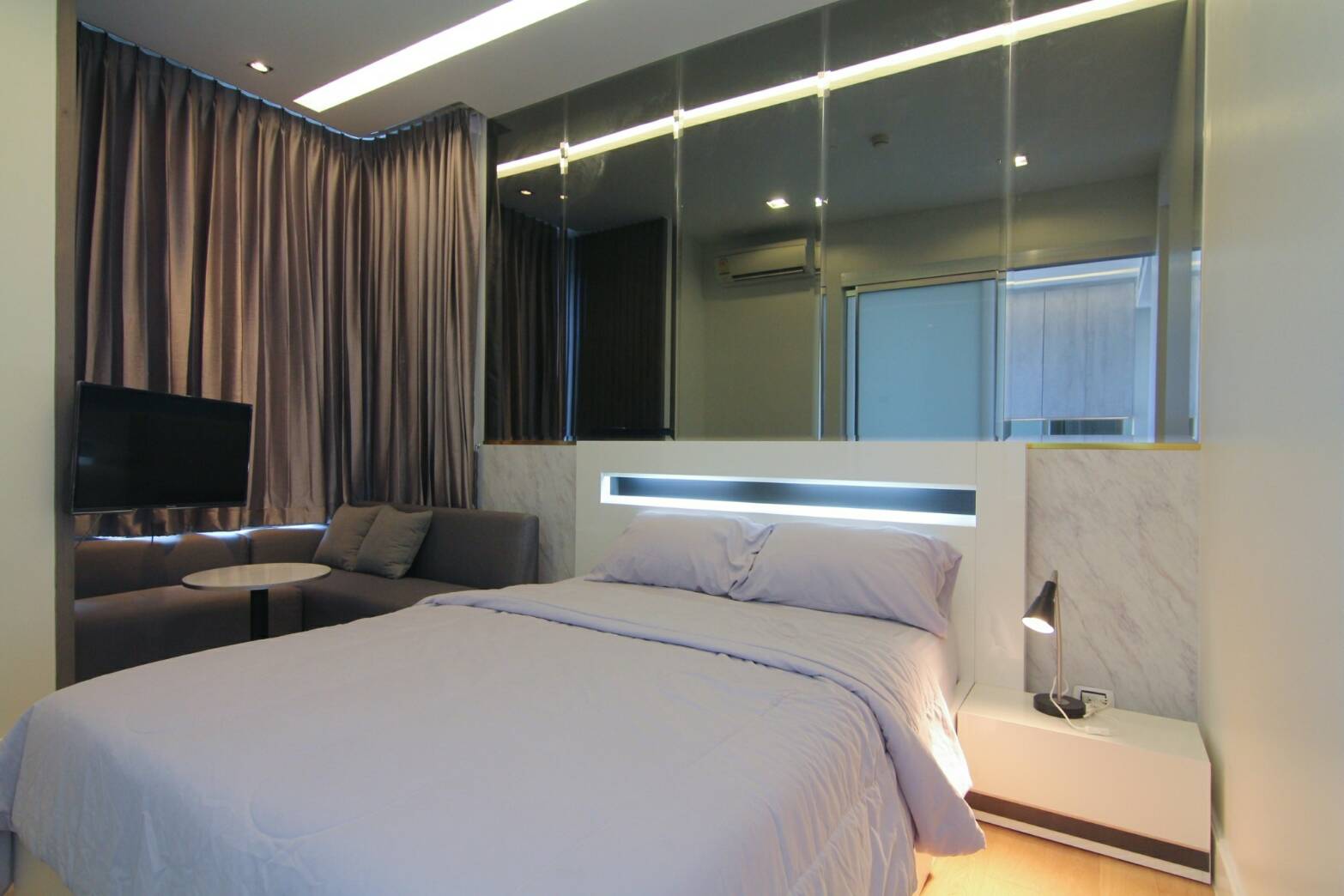 ให้เช่าคอนโด อีควิน็อกซ์ พหล-วิภา ห้องมุมตกแต่งพร้อมอยู่