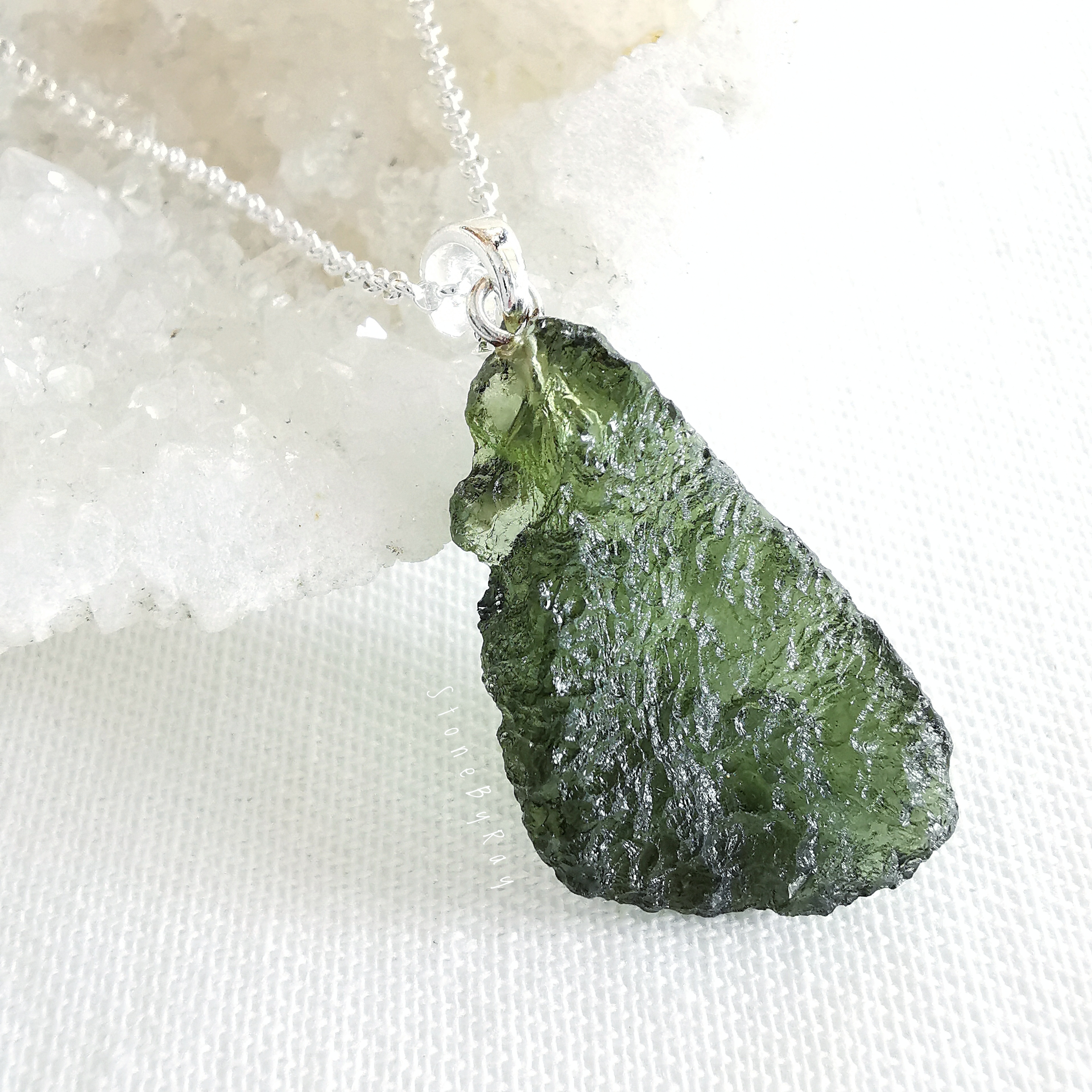 สร้อยคอเงินจี้สะเก็ดดาวโมดาไวท์(Moldavite)