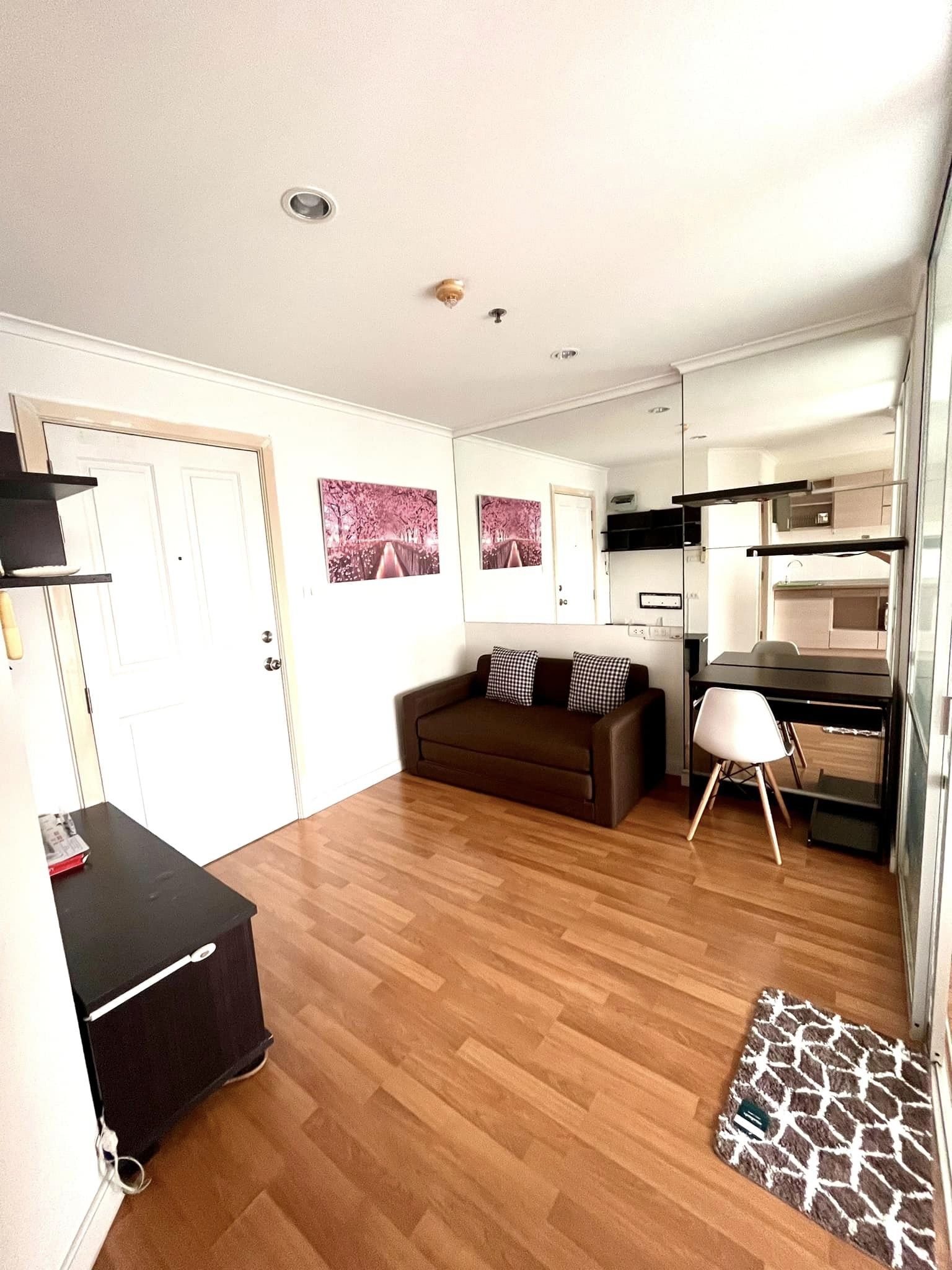 ให้เช่าคอนโด Lumpini Place Ratchayothin (ลุมพินี เพลส รัชโยธิน) - รีบเลยตกแต่งเฟอร์ครบของใหม่หมดเลยพร้อมอยู่ - การเดินทาง: ใกล้ BTS รัชโยธิน 100 เมตร