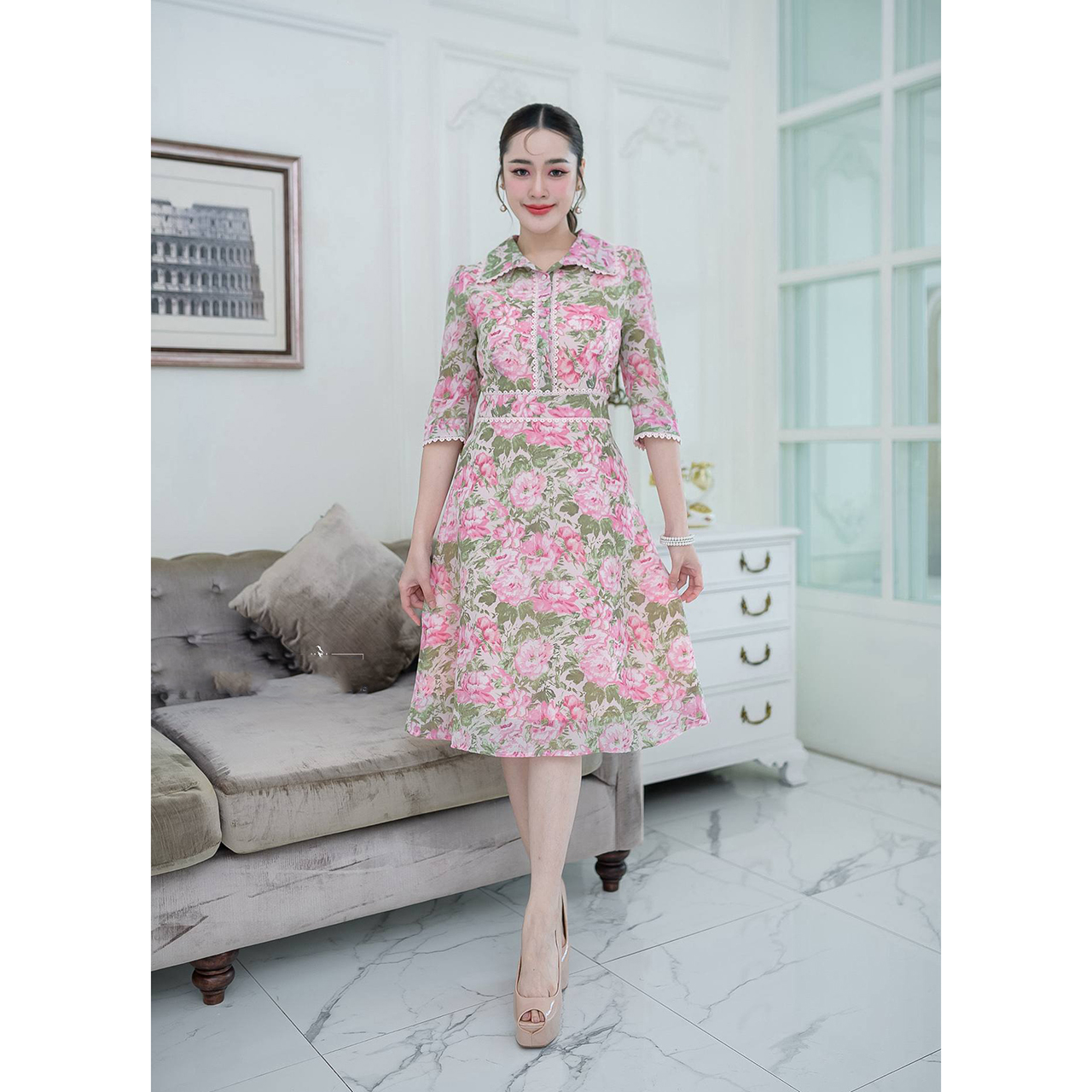 kudapy เดรสสั้นสีโทนม่วง/สีโทนม่วง เชิ้ตทรงสวยเท่คอปก ผ้าชีฟองลายดอกไม้ ช่วงปกเสื้อ กระดุมด้าหน้า ขอบเอว ปลายแขนแต่งลูกไม้