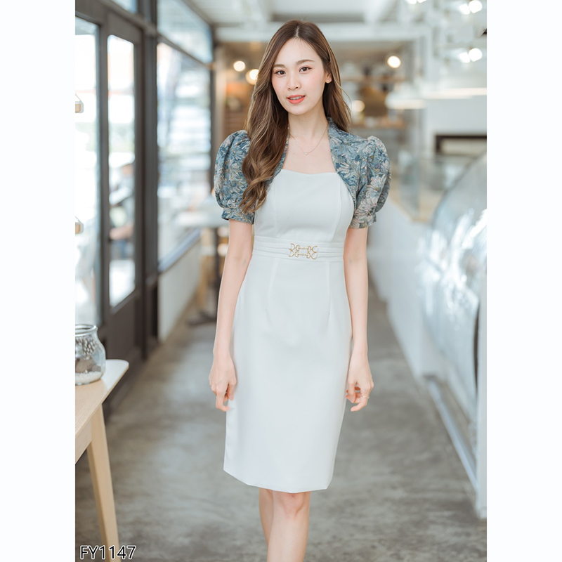 kudapy เดรสสั้นสีขาว/สีดำ กระโปรงเข็มขัดคาดไหล่ผ้าทอ