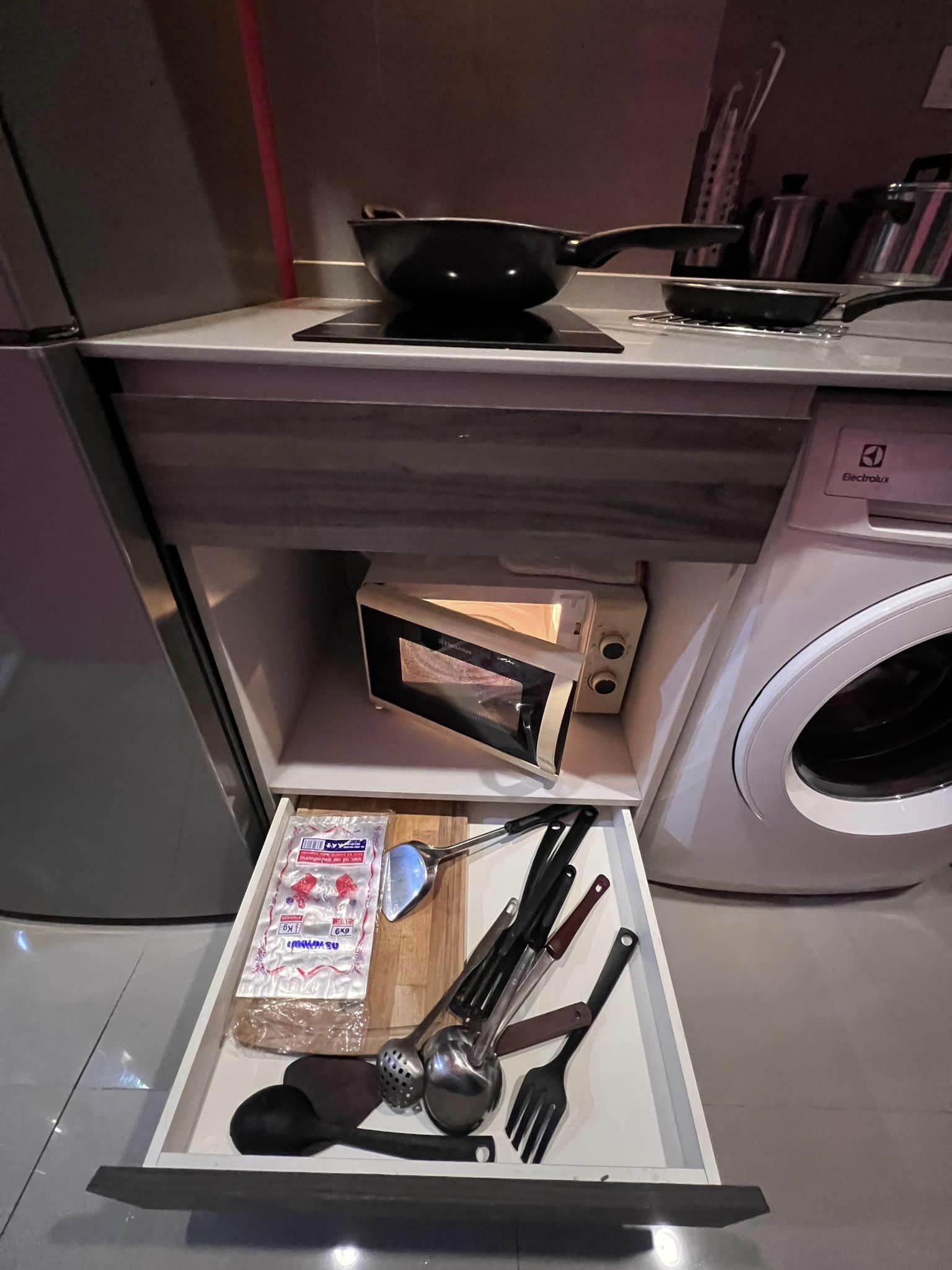 ปล่อยเช่าคอนโด Centric Ratchada-Huai Khwang (เซ็นทริค รัชดา-ห้วยขวาง) - 1ห้องนอน 1ห้องครัว 1ห้องน้ำ 1ห้องนั่งเล่น - ใกล้ MRT ห้วยขวาง - ขนาดห้อง 30 ตรม. ชั้น 17