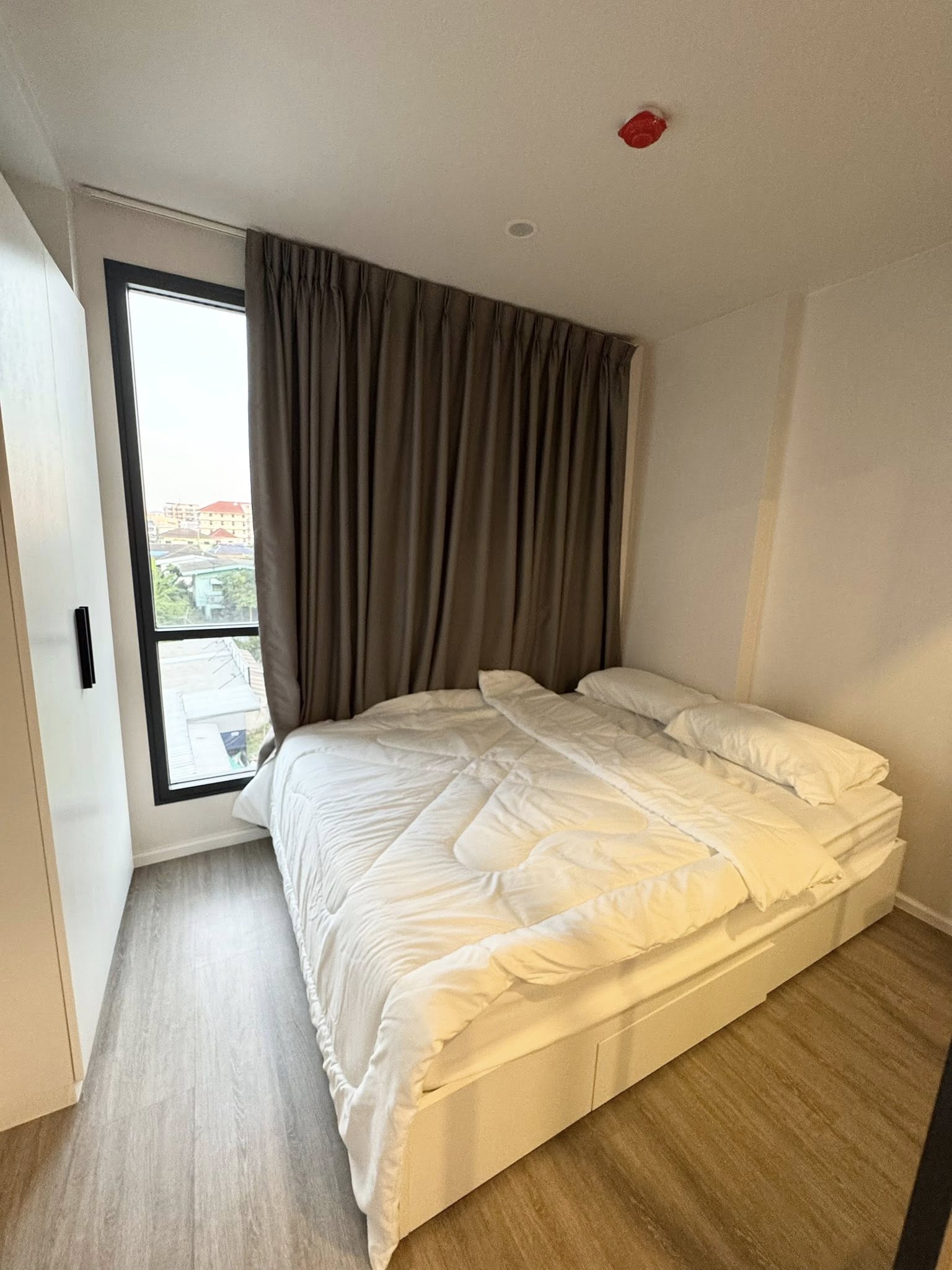 คอนโด Blue Sukhumvit 105 (บลู สุขุมวิท 105) Low Rise โซนพื้นที่ BTSแบริ่ง MRTศรีลาซาล ให้เช่าห้องแบบ 1ห้องนอน 1ห้องน้ำ ขนาดห้อง 25 ตรม. ชั้น 4 ตึก B