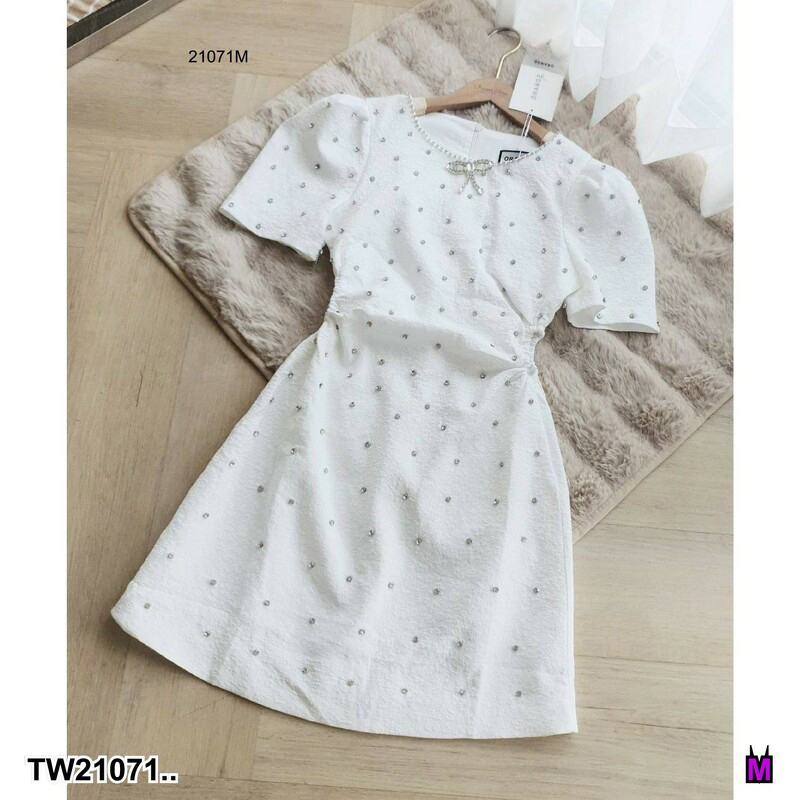 kudapy เดรสสั้นสีดำ/สีขาว แต่งเพช ใส่แล้วไม่ร้อน โทนสีใส่ง่าย ดีไซน์สวย