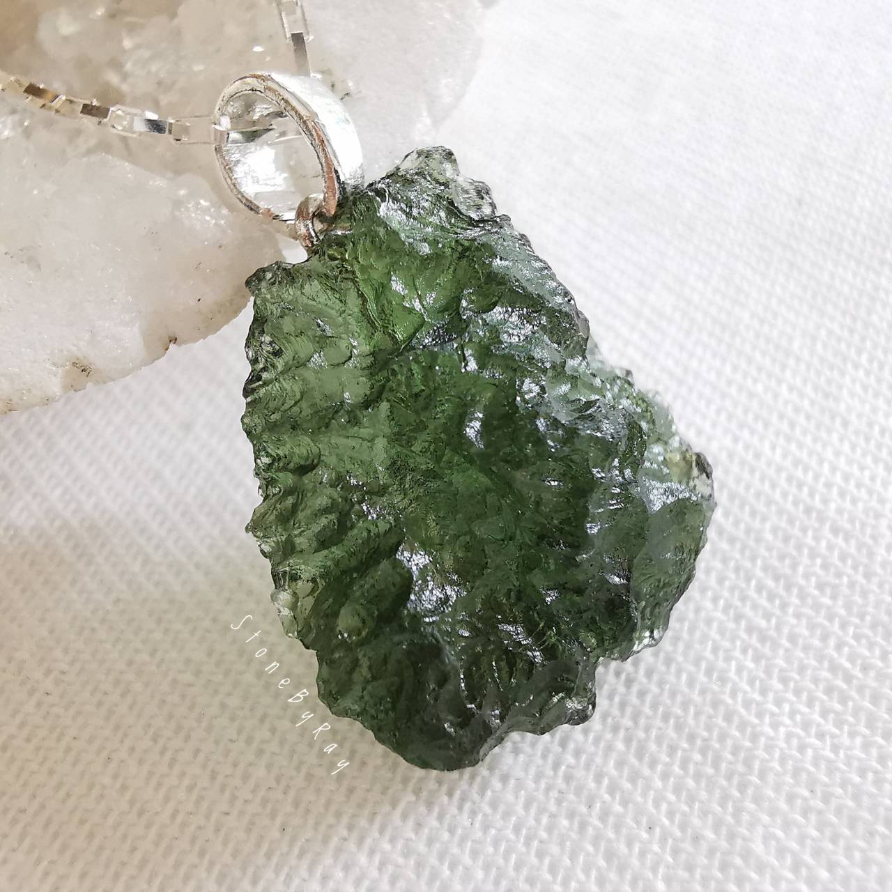 สร้อยคอเงินจี้สะเก็ดดาวโมดาไวท์(Moldavite)
