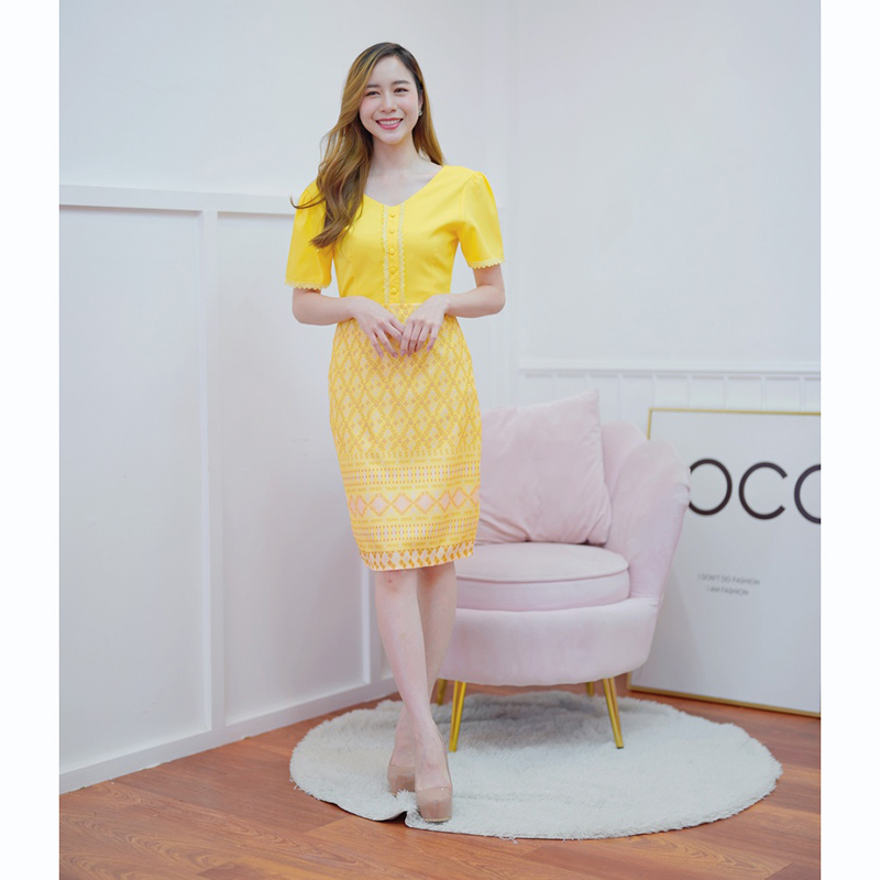 kudapy เดรสสั้นสีชมพู/สีเหลือง/สีเทา แต่งลูกไม้กระโปรงลายไทย