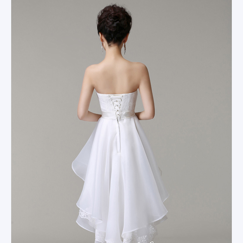 kudapy เดรสสั้นสีขาว เกาะอก หน้าสั้นหลังยาว งานสวย แต่งลูกไม้ช่วงอกและปลายกระโปรง กะโปรงผ้าแก้ว