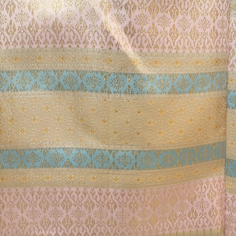 kudapy เซท 2ชิ้น เสื้อลูกไม้สีขาว+ผ้าถุงโทนสีทอง เสื้อลูกไม้แขนแขนกุด แต่งระบายรอบอก