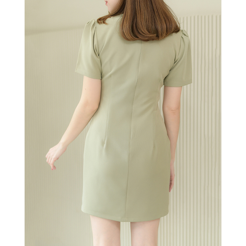 kudapy เดรสสั้นสีมัทฉะ/สีเทาเข้ม/สีม่วงอมน้ำตาล/สีน้ำตาล คอแหลม รูดยกช่วงไหล่เพิ่มความคิ้วท์ แพทเทิร์นจับเกล็ดเข้ารูป เนื้อผ้าหนานุ่มมีน้ำหนักทิ้งตัวสวย ซับในทั้งตัว