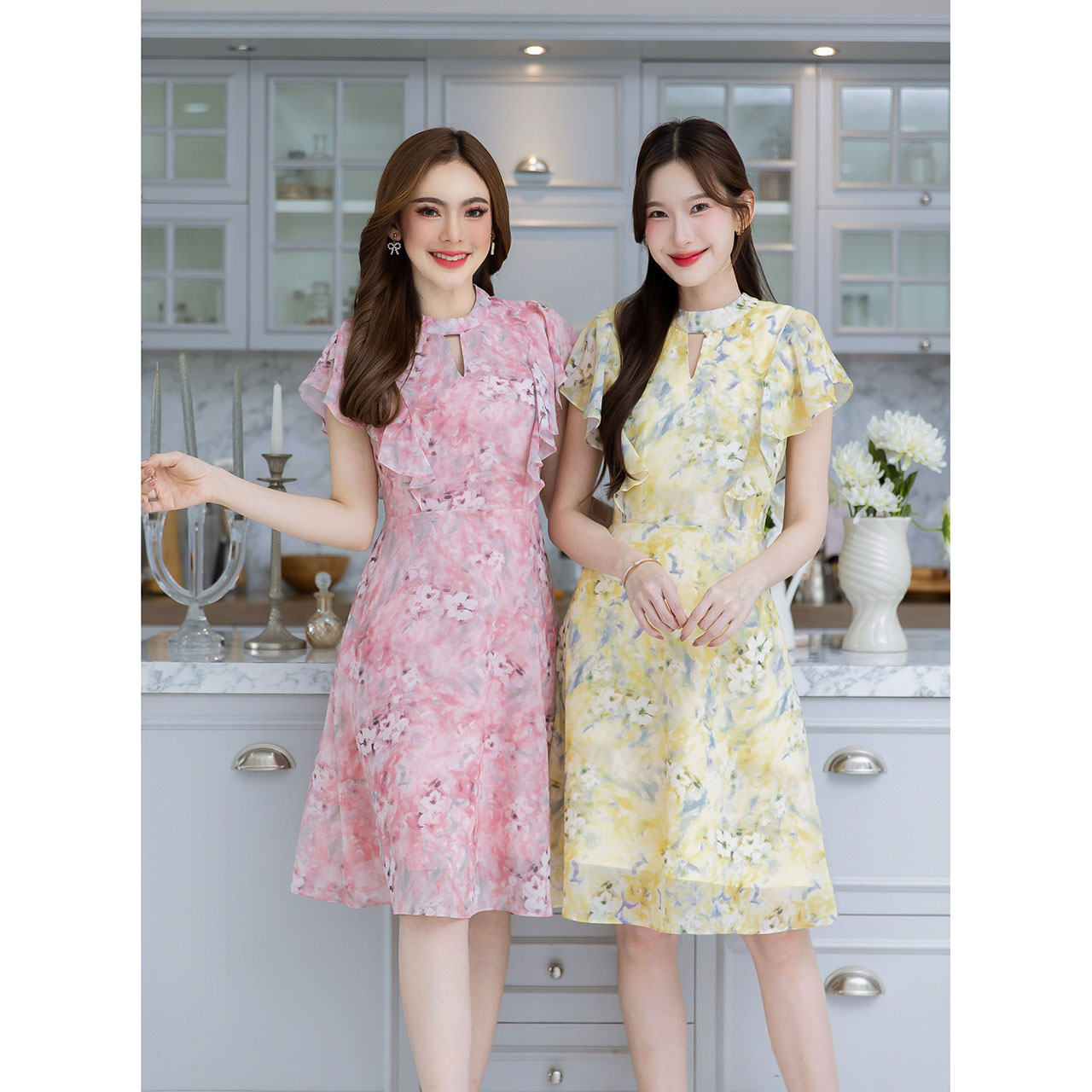 kudapyเดรสสั้นสีชมพู ผ้าชีฟอง ดีเทลคอเจาะ แขนปีกเป็นระบาย ลายดอกเล่นสีผสมสวยสดใสขับผิว