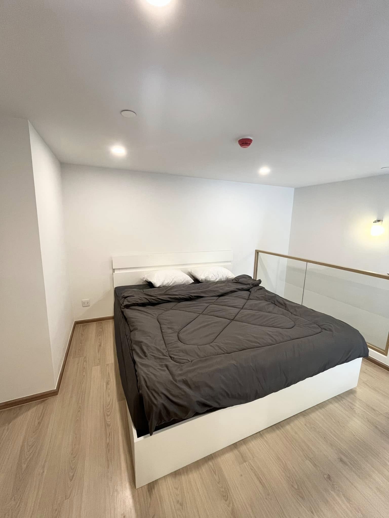 ให้เช่าคอนโด Life Rama 4-Asoke (ไลฟ์ พระราม 4 – อโศก) - โซนพื้นที่ MRT ศูนย์สิริกิติ์ - ห้องแบบ Duplex2ชั้น 1ห้องนอน 1ห้องน้ำ - ขนาดห้อง 40 ตรม. ชั้น 34