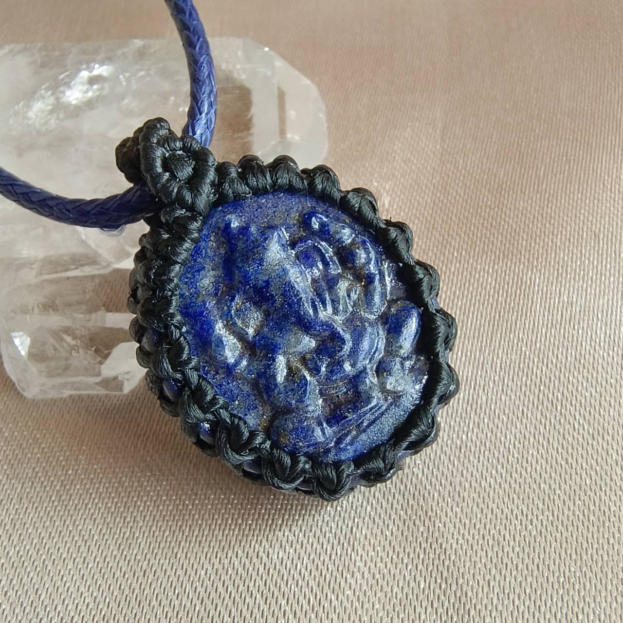 สร้อยคอจี้เชือกถักล้อมหินลาพิสลาซูลีแกะสลักองค์พระพิฆเนศ Lapis Lazuli