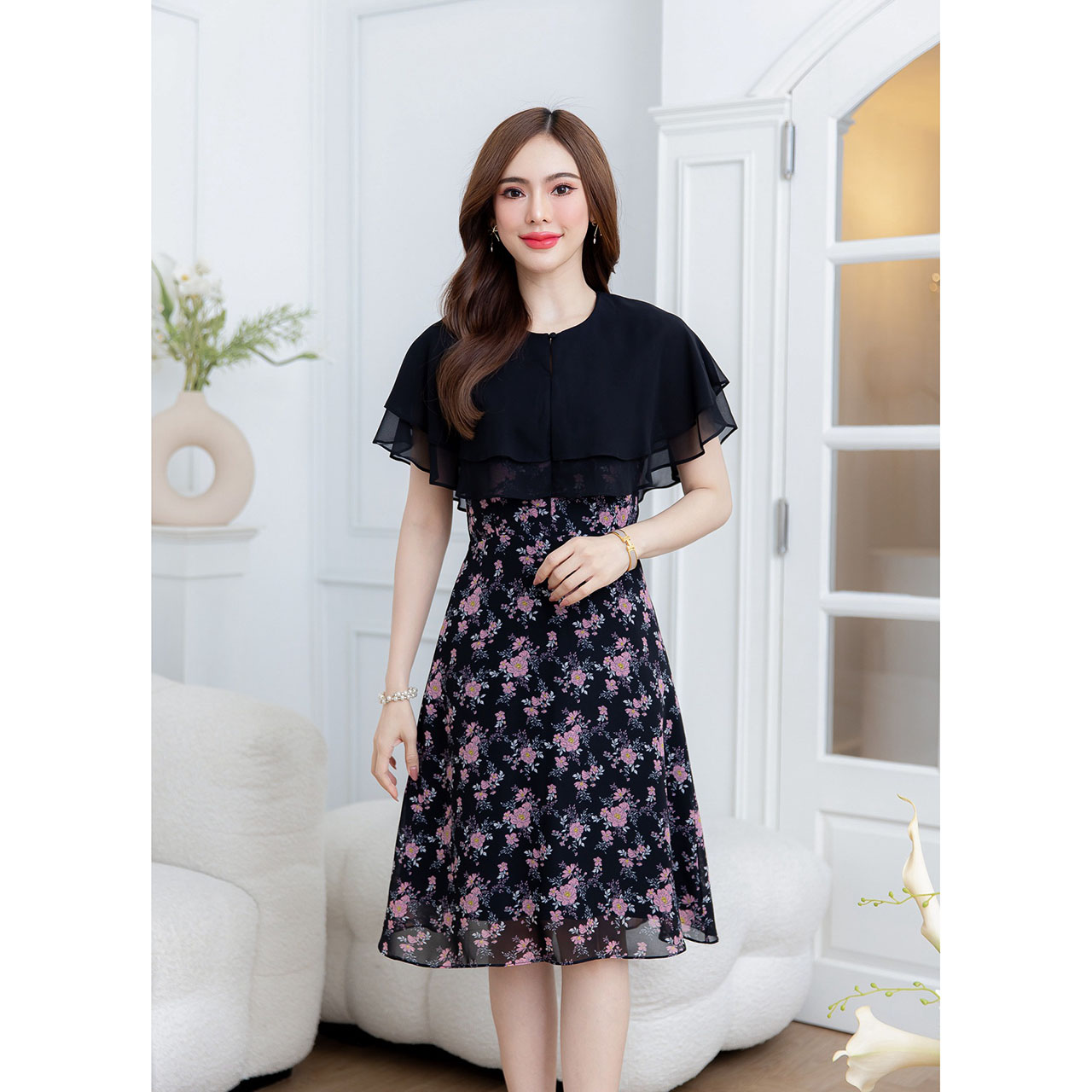 kudapy เดรสสั้นสีดำ/สีเขียว ผ้าชีฟอง ระบายสองชั้น ลายใหม่แพทเทิร์นยอดฮิต สวยพริ้ว ตัวเดรสเป็นชีฟองลายดอกสวย ตัดกับชีฟองสีพื้น