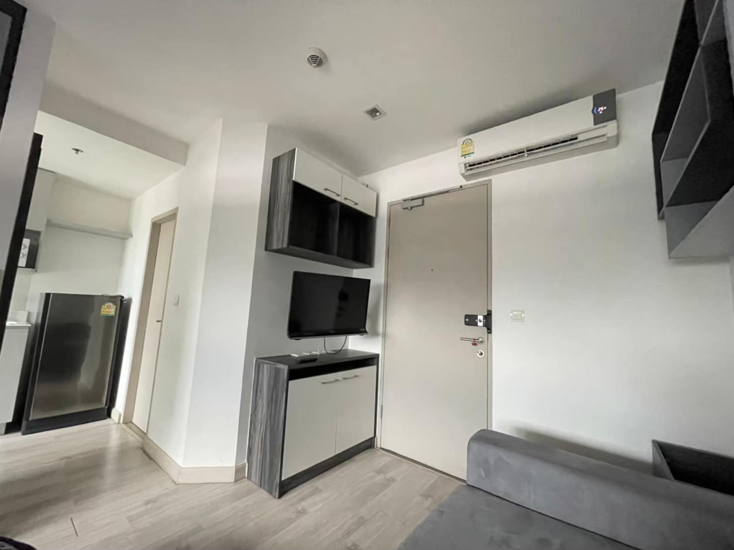 ให้เช่า IDEO Mobi Sathorn (ไอดีโอ โมบิ สาทร) มีเครื่องซักผ้าเฟอร์ครบพร้อมอยู่