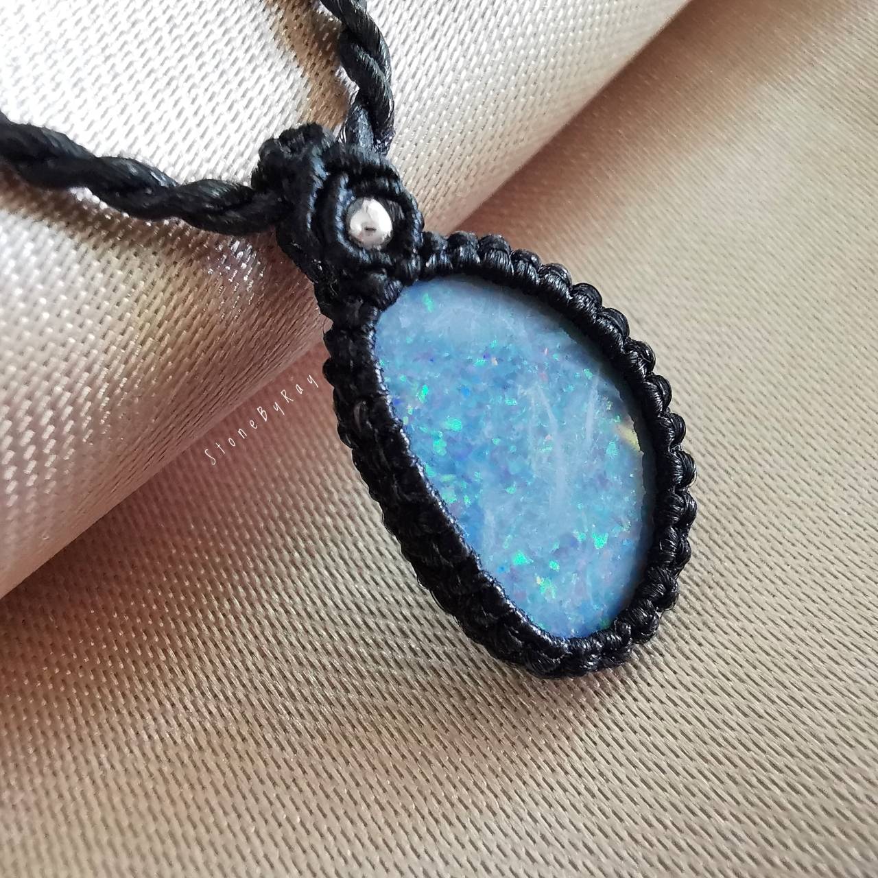 สร้อยคอเชือกถักจี้พลอยโอปอล Opal