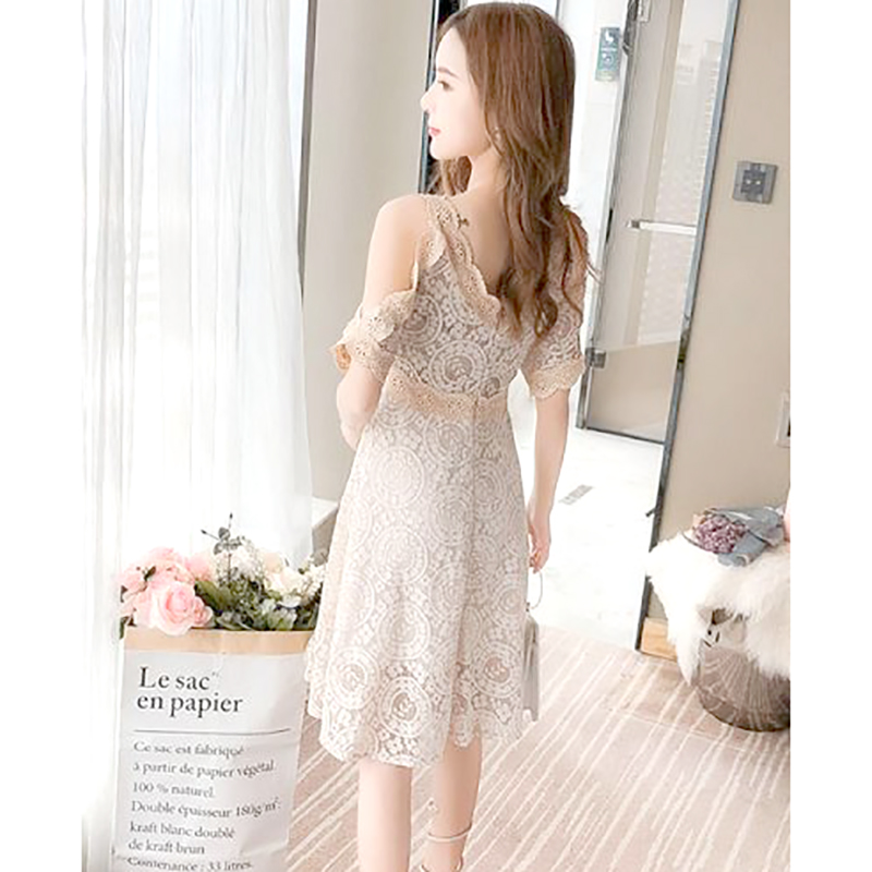 kudapy ชุดเดรสสั้นผ้าลูกไม้สีครีมน้ำตาล เดรสเปิดไหล่ใส่ออกงานทรงสวยเรียบหรู