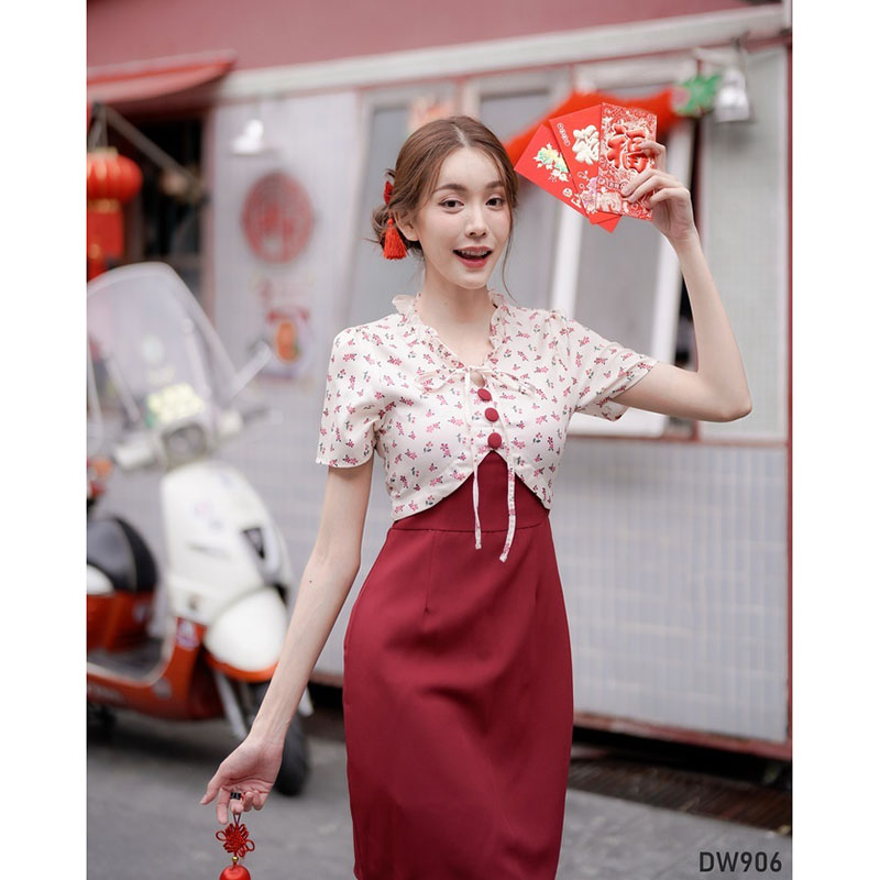 kudapy เดรสสั้นสีแดง ท่อนบนลายดอกแต่งโบว์ระบาย