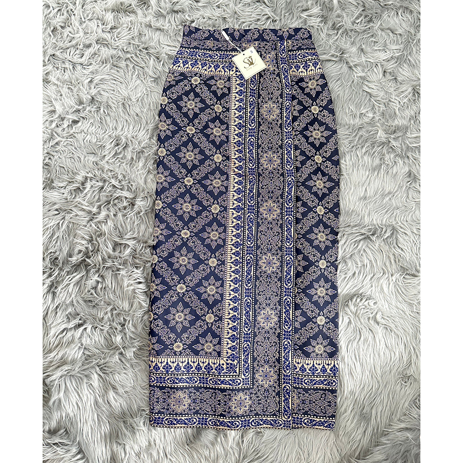 kudapy ผ้าถุงทอลาย เนื้อฝ้ายทอลายทอลายบุพเพ มี 2 สี สีกรมทอลายทอง สีเลือดหมูทอลายทอง ผ้าถุงสำเร็จรูป อัดกาว ซิปหลัง