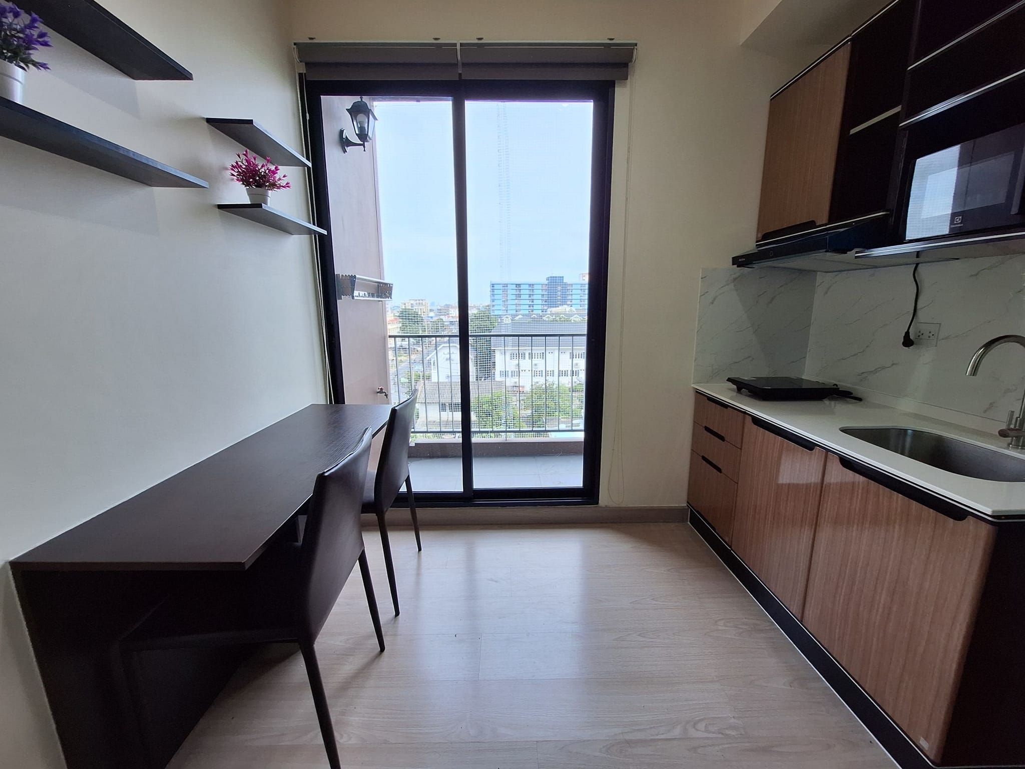 ปล่อยเช่าคอนโด เดอะ แกลเลอรี่ แบริ่ง (The Gallery Bearing) - 1ห้องนอน 1ห้องน้ำ 1ห้องนั่งเล่น 1ห้องครัว - ใกล้ BTS แบริ่ง - ขนาดห้อง 32.5 ตรม. ชั้น 7