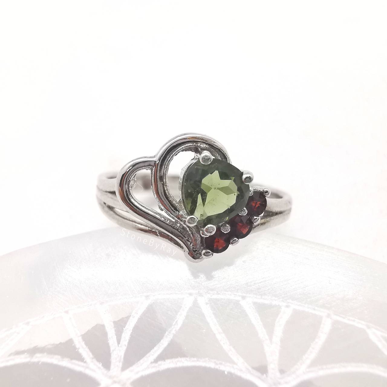 แหวนเงินสะเก็ดดาวโมดาไวต์(Moldavite)