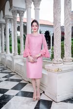 kudapy เดรสผ้าไหม แต่งลูกไม้ ดีไซน์แขนยาวปลายระบายสามชั้น ทางร้านให้ช่างดีไซน์เย็บปลายแขนซ่อนด้าย