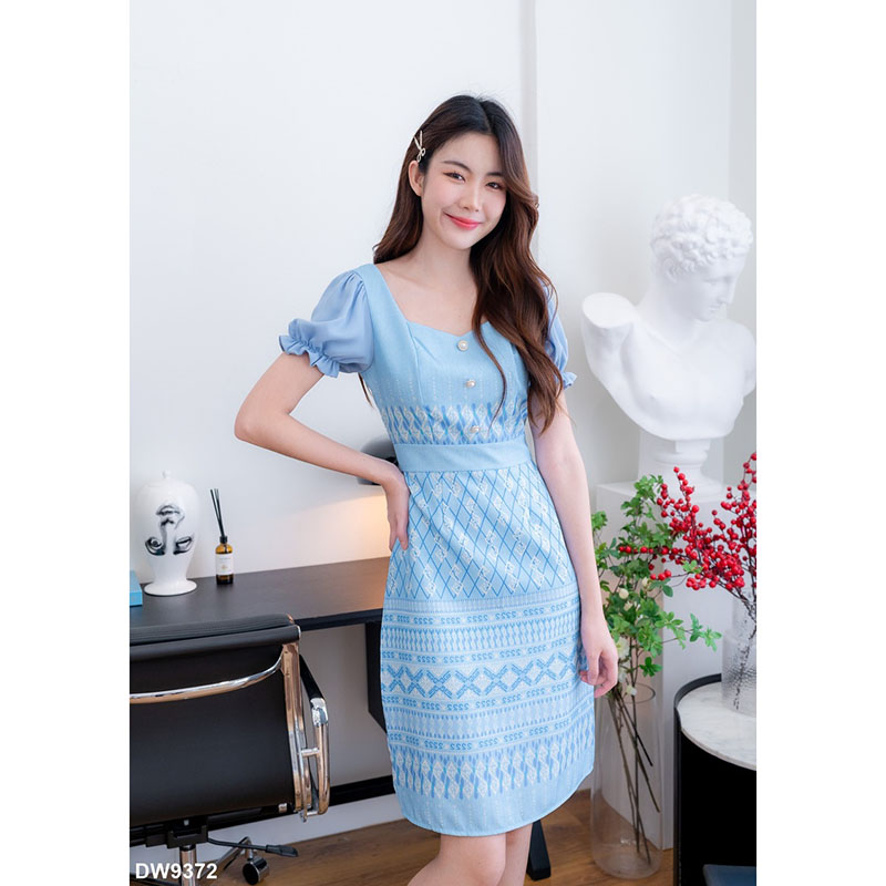 kudapy เดรสสั้นสีชมพู/สีกรม/สีฟ้า ผ้าลายไทยทรงเอแขนตุ๊กตา แต่งกระดุมหน้า ใส่สบาย สวยดูดี