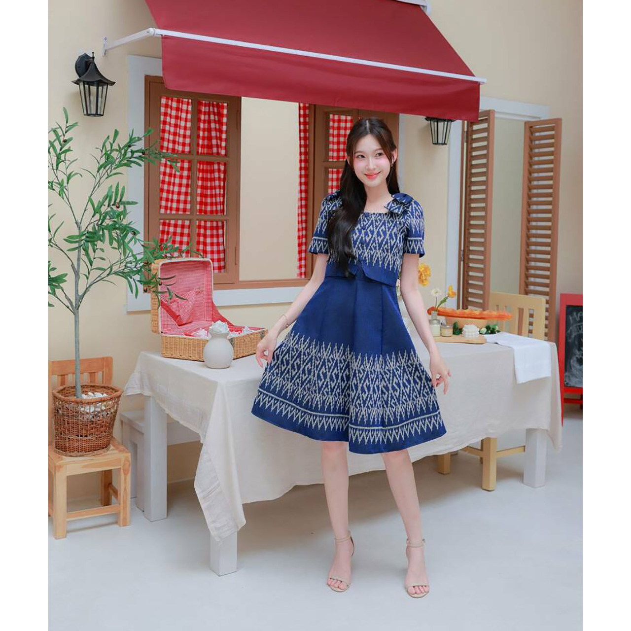 kudapy เดรสผ้าไทยกระโปรงบานแต่งโบว์ไหล่