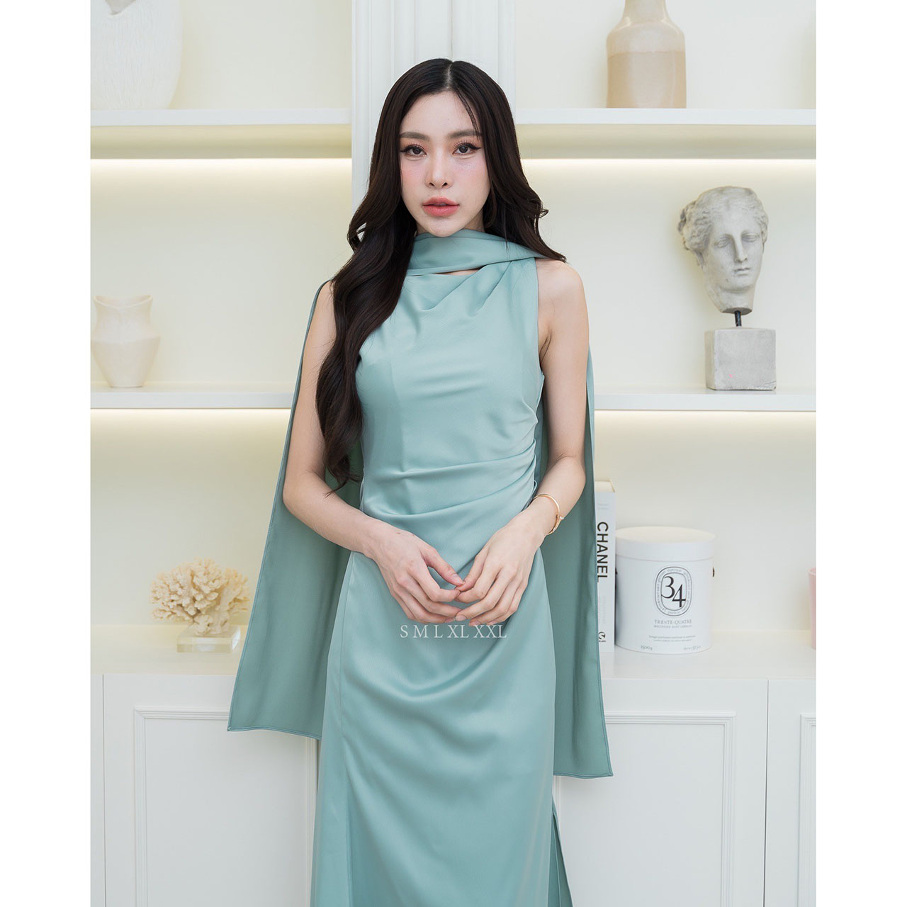 kudapy เดรสยาวแขนกุด มาพร้อมผ้าคลุมไหล่สวยเก๋ ชุดไปงานแต่งงาน ชุดออกงาน ชุดเพื่อนเจ้าสาว ผ้าเครปซาติน