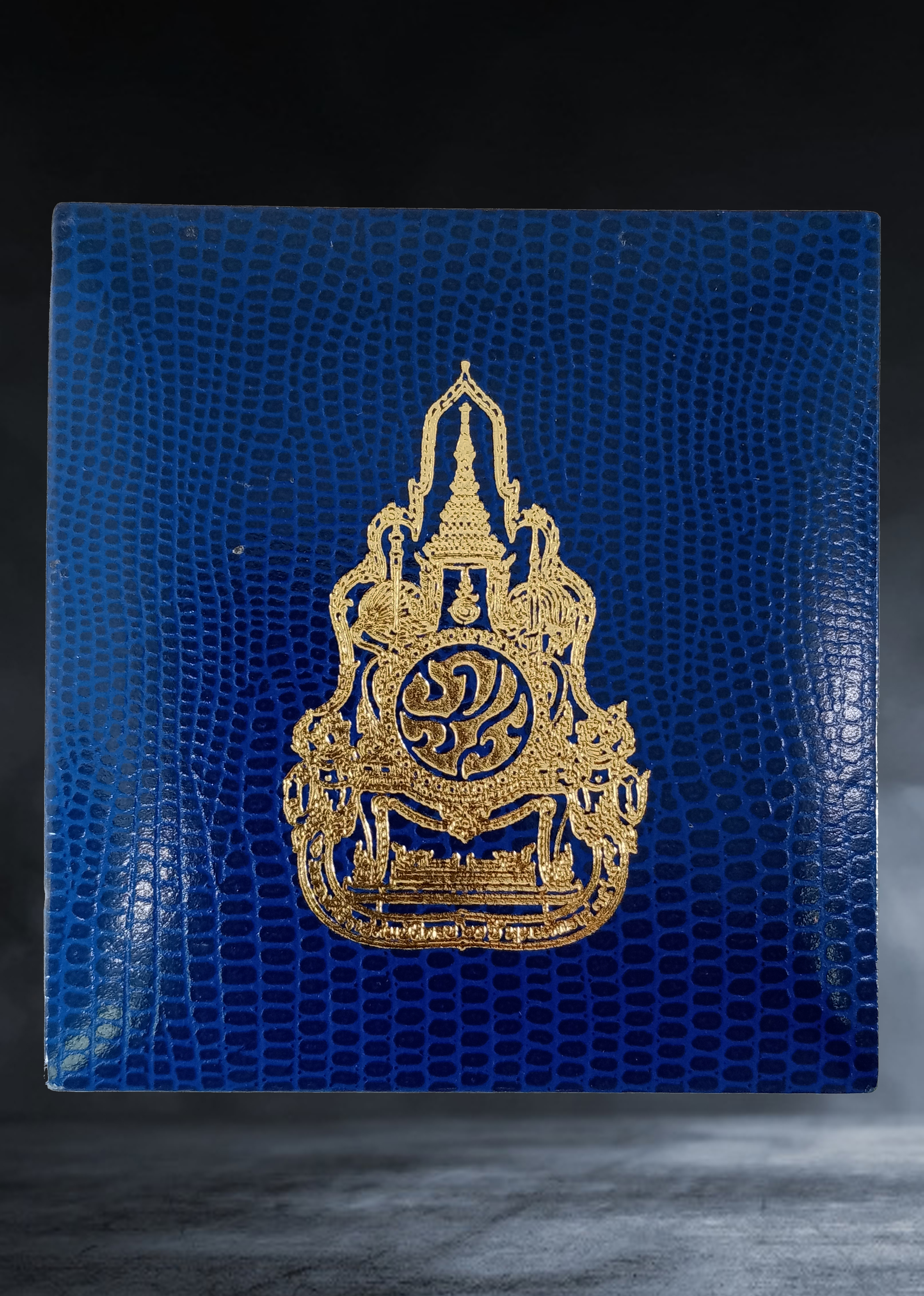 เข็มกลัด ที่ระลึกตราสัญลักษณ์งานฉลองสิริราชสมบัติครบ ๖๐ ปี ปี ๒๕๔๙