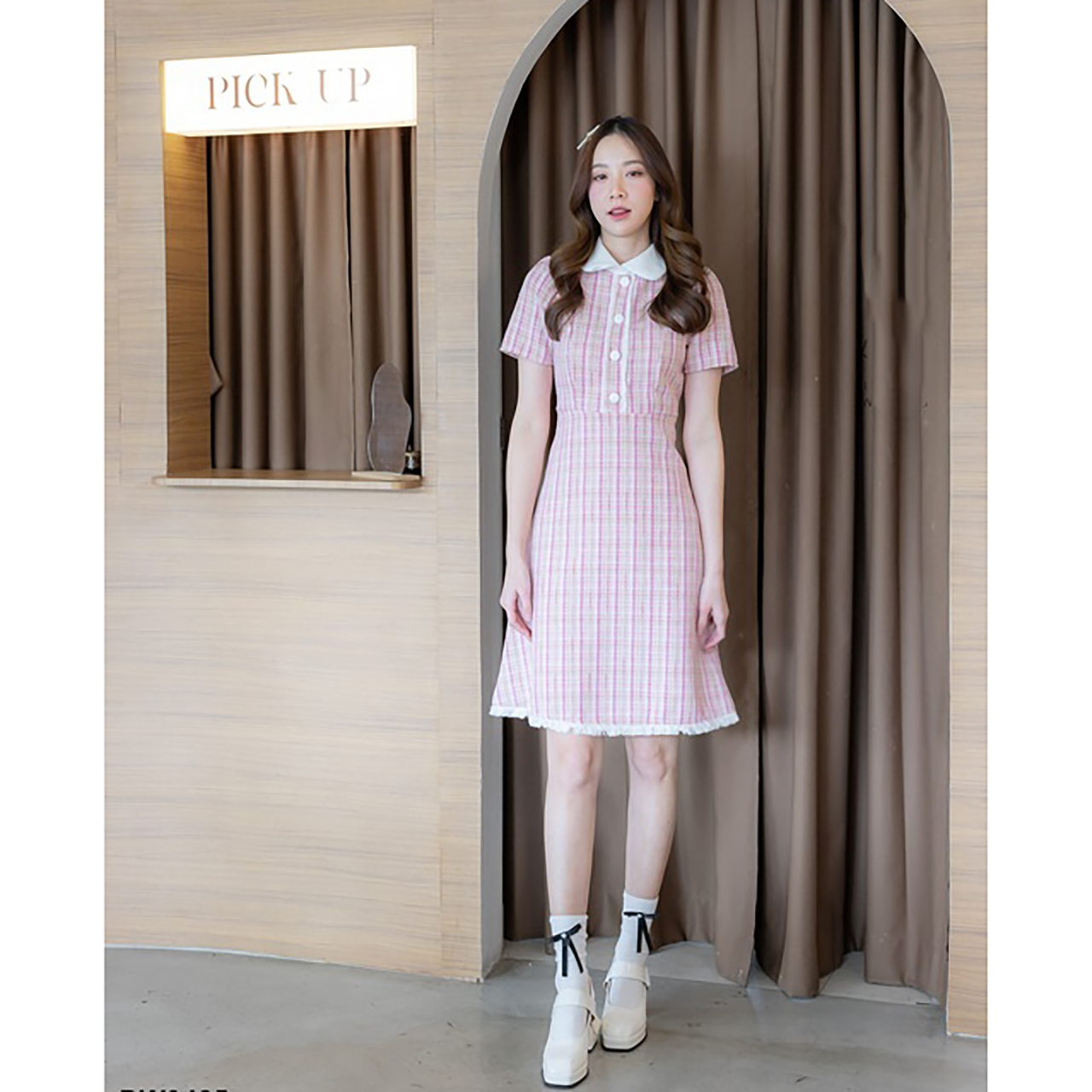 kudapy เดรสสั้นสีครีม/สีชมพู/สีฟ้า ทรงบานผ้าทวิตคอปกแต่งกระดุม4ชิ้น