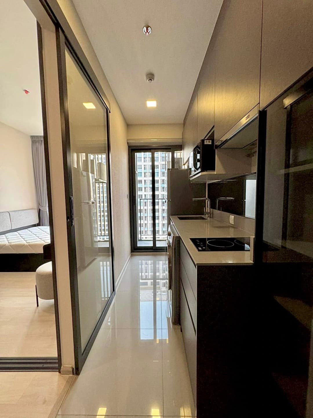 ให้เช่าห้องแบบ 1ห้องนอน 1ห้องน้ำ 1ครัวแยก โซนพื้นที่ MRT พหลโยธิน BTS ห้าแยกลาดพร้าว คอนโด The Privacy Jatujak (เดอะ ไพรเวซี่ จตุจักร) ขนาดห้อง 30 ตรม. ชั้น 27