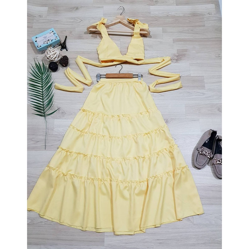 kudapy set 2 ชิ้น สีเหลือง เสื้อบราผูกไหล่ แต่งสายไขว้ผูกหลังเนื้อผ้าโฟร์เวย์สีพื้น + กระโปรงยาว แต่งระบายชั้นๆ เอวสม็อกหลัง
