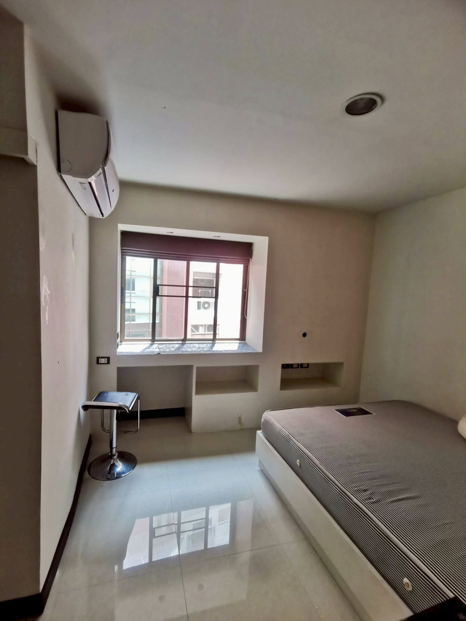 ให้เช่าคอนโด Bodin Suite Home (บดินทร์ สวีท โฮม) โซน รถไฟฟ้าสีเหลือง BTS มหาดไทย ห้องแบบ 2ห้องนอน / 2ห้องน้ำ ขนาดห้อง 72 ตรม. ชั้น 4 ตึก E