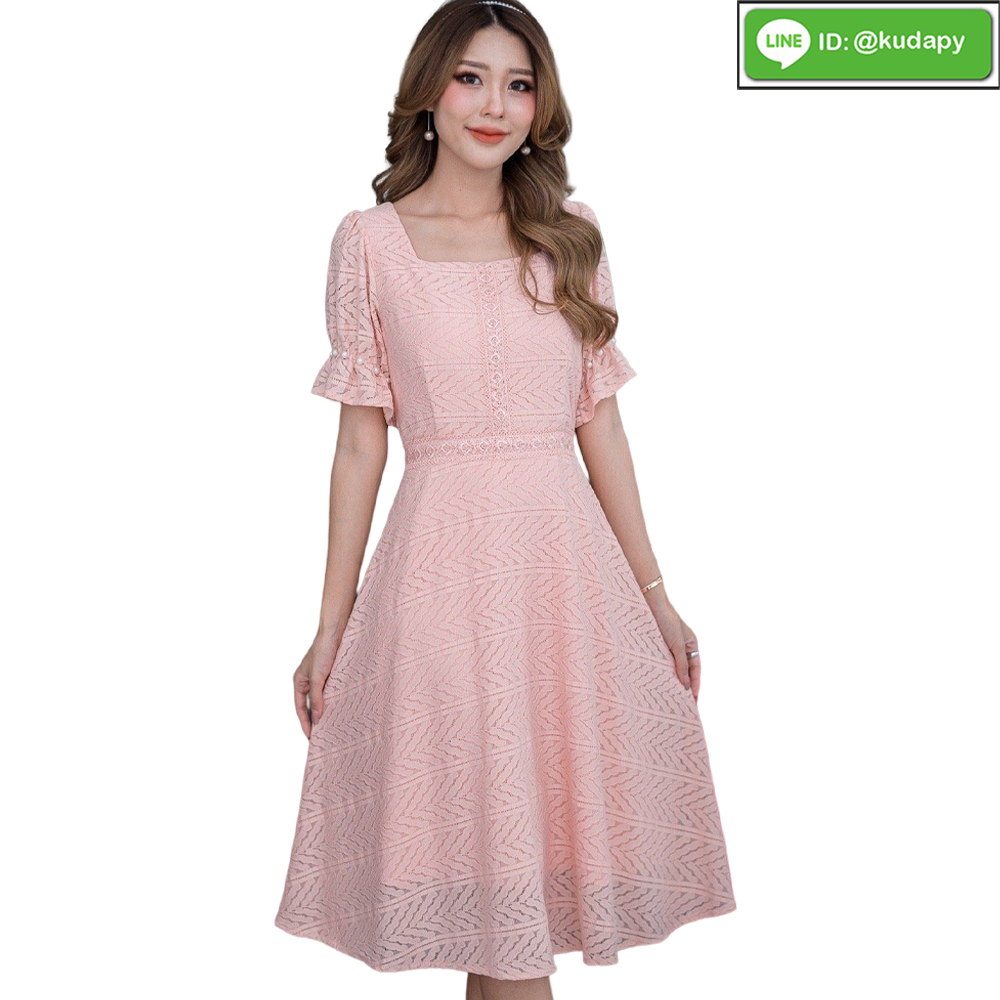 kudapy เดรสสั้นลูกไม้เนื้อดีคอเหลั้ยม แขนจั้มปลาย สีชมพูโอรส สีดำ คัดผ้ามาสวยมากคะ ผ้าเนื้อดีไม่เป็นขุย ไม่ย่นผ้าทอลายแน่นสวยและมีน้ำหนัก ลายชัด เนื้อนิ่มใส่สบายด้วยน๊า ดีไซน์ก็สวยหวานน่ารักมากๆค่ะ