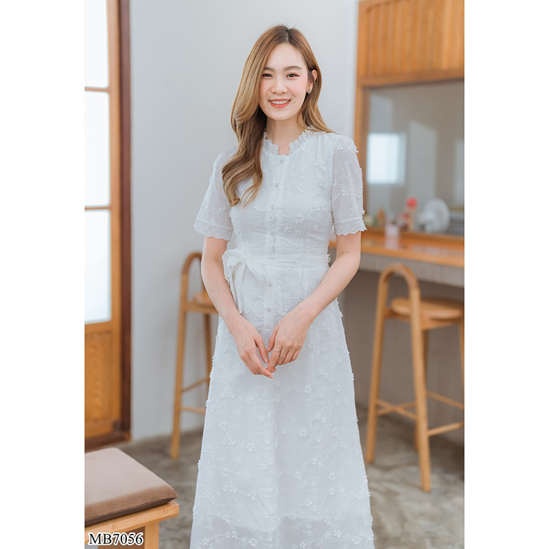 kudapy เดรสยาวสีฟ้า/สีชมพู/สีขาว ลายปักมือกระดุมหน้าบวกเชือก