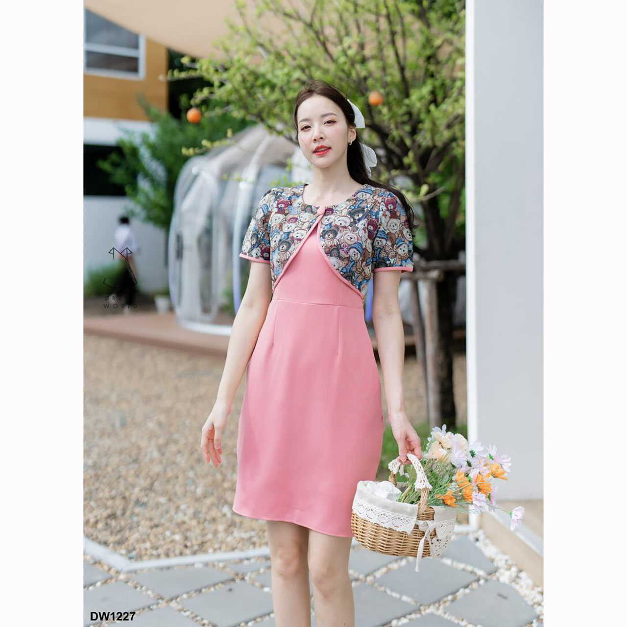 kudapy เดรสสั้นสีชมพู/สีฟ้า/สีกรม ผ้าพื้นแต่งกั๊กหมี ลายดอกไม้ สวยดูดี