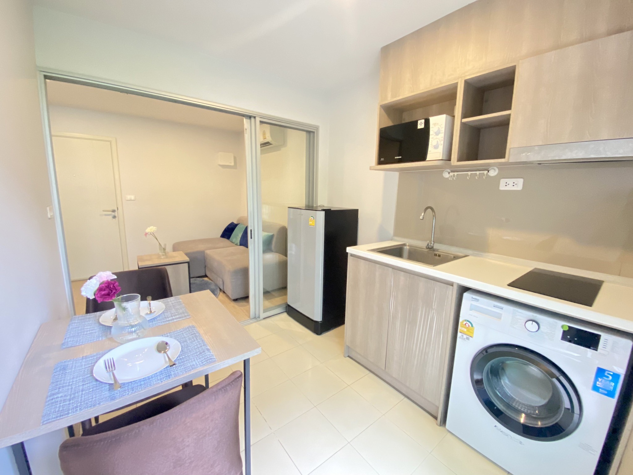 ปล่อยเช่าคอนโด Elio Del Moss Phaholyothin 34 (เอลลิโอ เดล มอสส์ พหลโยธิน 34) - 1ห้องนอน 1ห้องน้ำ 1ห้องนั่งเล่น - ใกล้ BTSเสนานิคม/เกษตร - ขนาดห้อง 31 ตรม. ชั้น 4 ตึก C วิวสระน้ำและต้นไม้