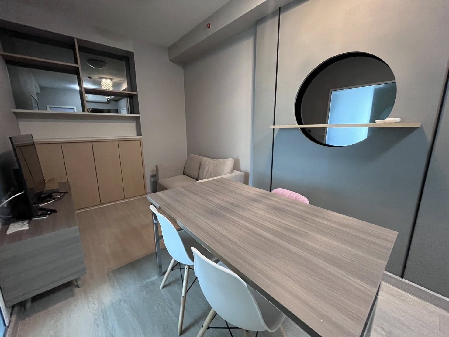 โซนพื้นที่ MRT ห้วยขวาง จอดรถได้ 2 คัน ให้เช่าห้องแบบ 2ห้องนอน 1ห้องน้ำ 1ครัวปิด คอนโด Chapter One ECO Ratchada-Huaikwang (แชปเตอร์วัน อีโค รัชดา-ห้วยขวาง) High Rise ขนาดห้อง 44 ตรม. ชั้น 6