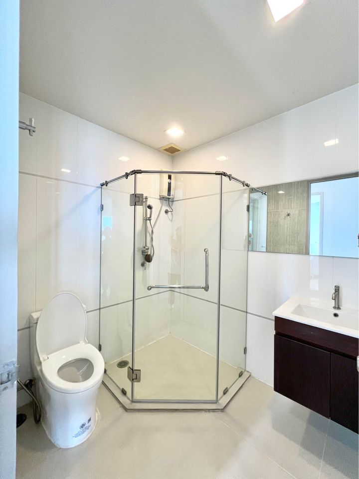 ปล่อยเช่าคอนโด Thru Thonglor (ทรู ทองหล่อ) - ห้องสวย 2ห้องนอน 2ห้องน้ำ 1ห้องนั่งเล่น - ใกล้ MRTเพชรบุรี BTSทองหล่อ/โรงละคร เอ็ม เธียเตอร์ - ขนาดห้อง 67 ตรม. ชั้น 28