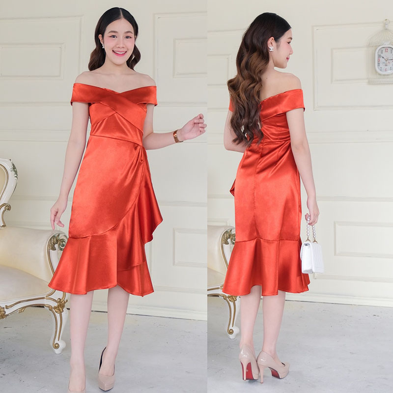 kudapy เดรสสั้นสีกรมท่า/สีเทา/สีเขียว/สีชมพู /สีแดง/สีส้มอิฐ เปิดบ่าสั้น ดีเทลอกไขว้ เปิดบ่า ผ้าดัชเชสอัดกาว กระโปรงจีบระบายหางปลา หวานๆ ซิปหลัง